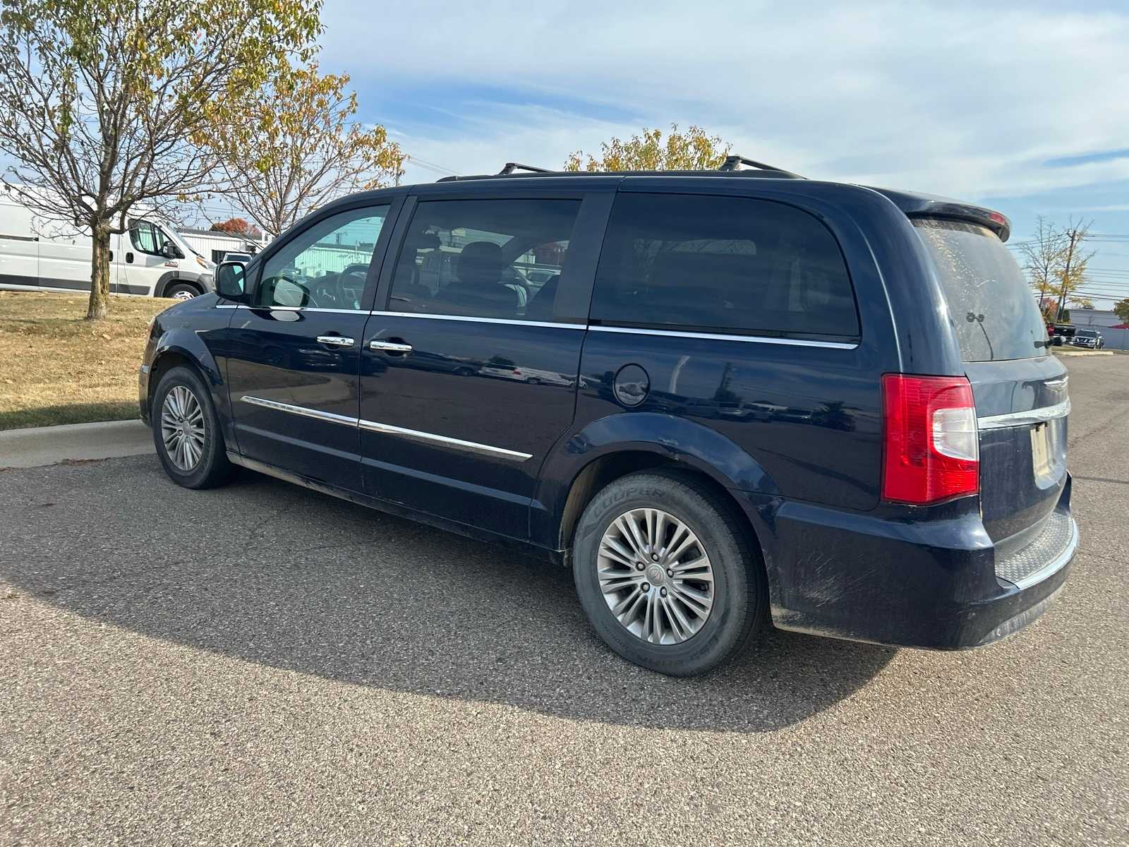 Thumbnail: 2016 Chrysler Town & Country - 24