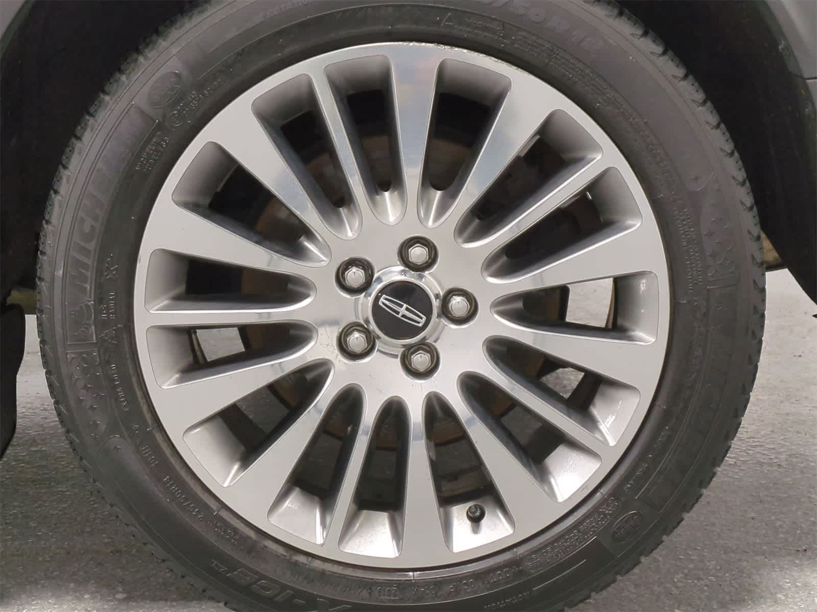 Thumbnail: 2015 Lincoln MKC - 14