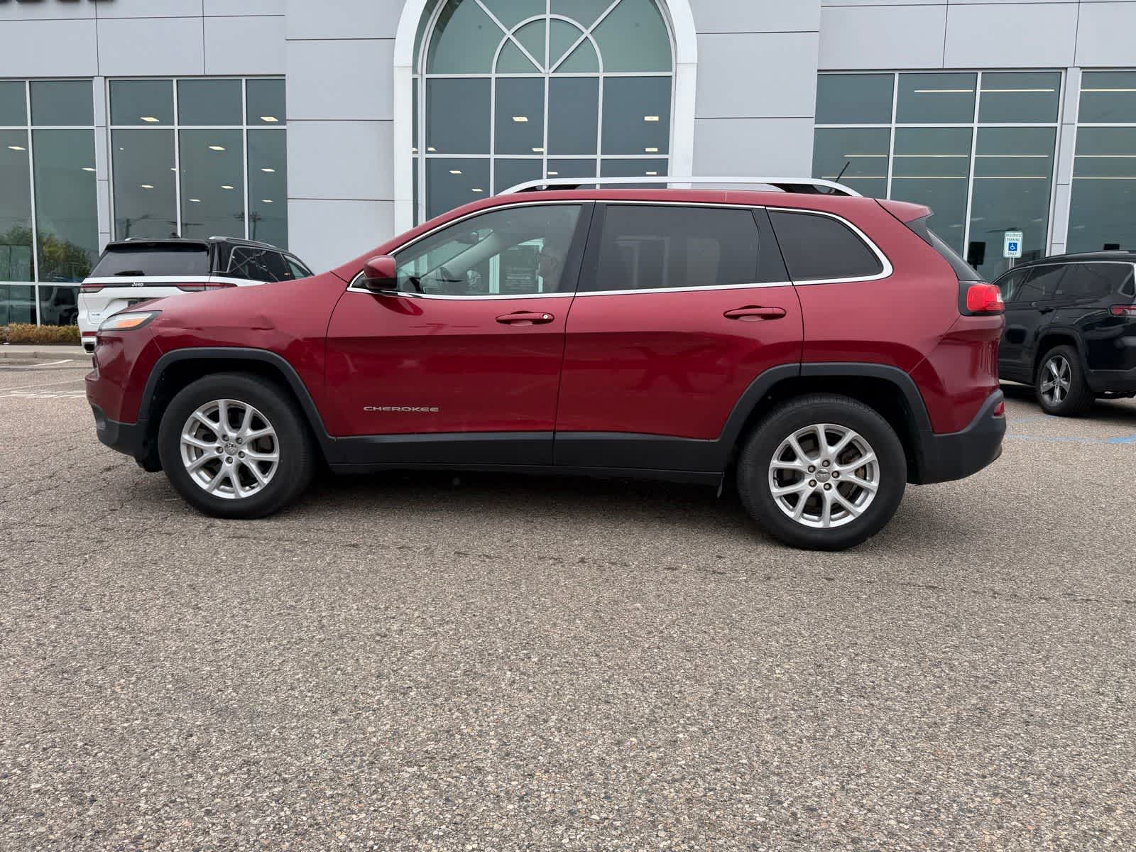 Thumbnail: 2015 Jeep Cherokee - 24