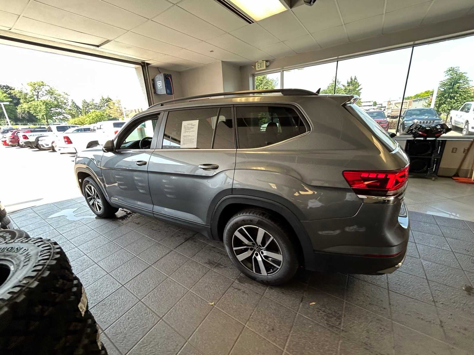 Thumbnail: 2022 Volkswagen Atlas - 25