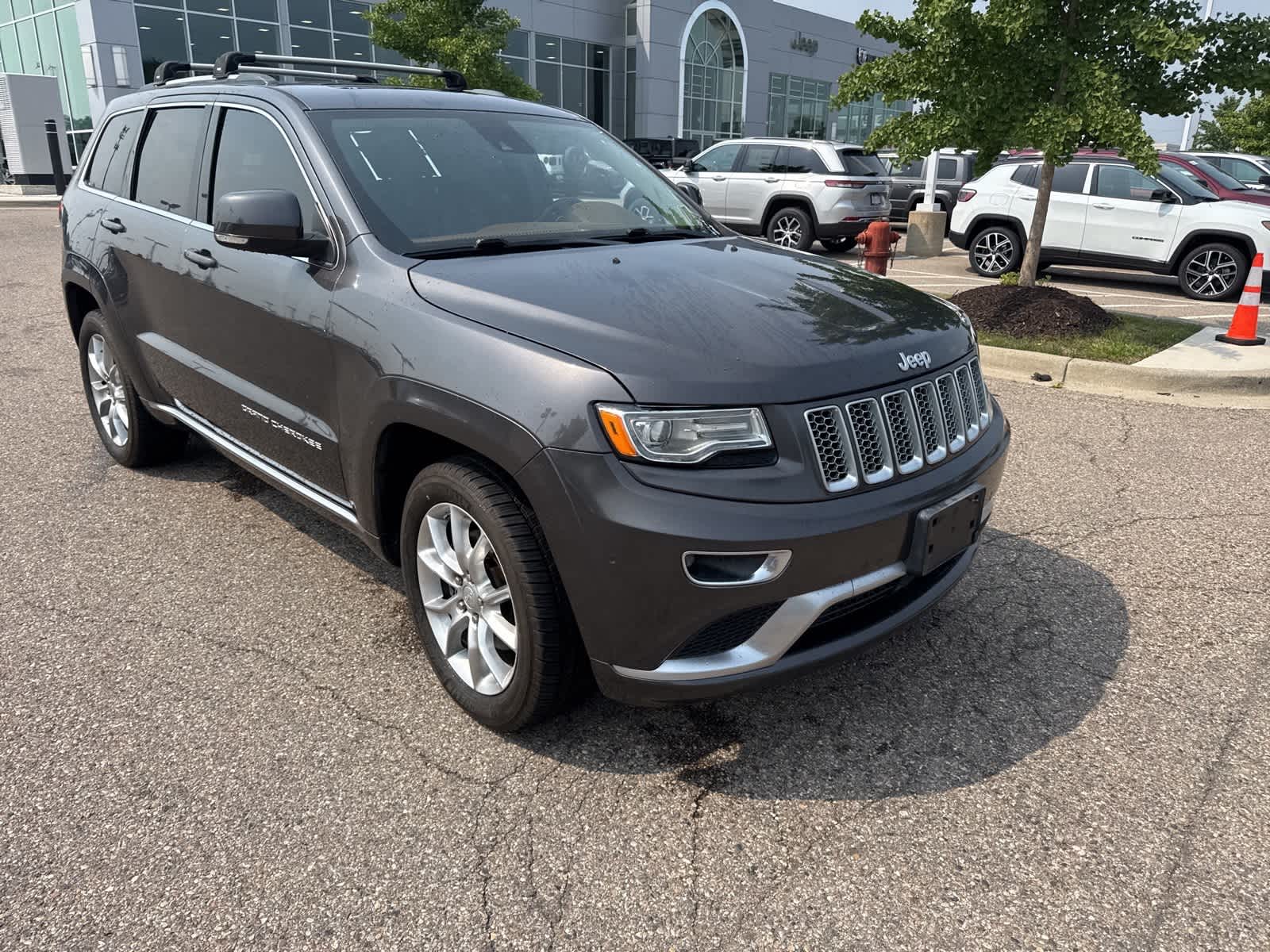 Thumbnail: 2015 Jeep Grand Cherokee - 9