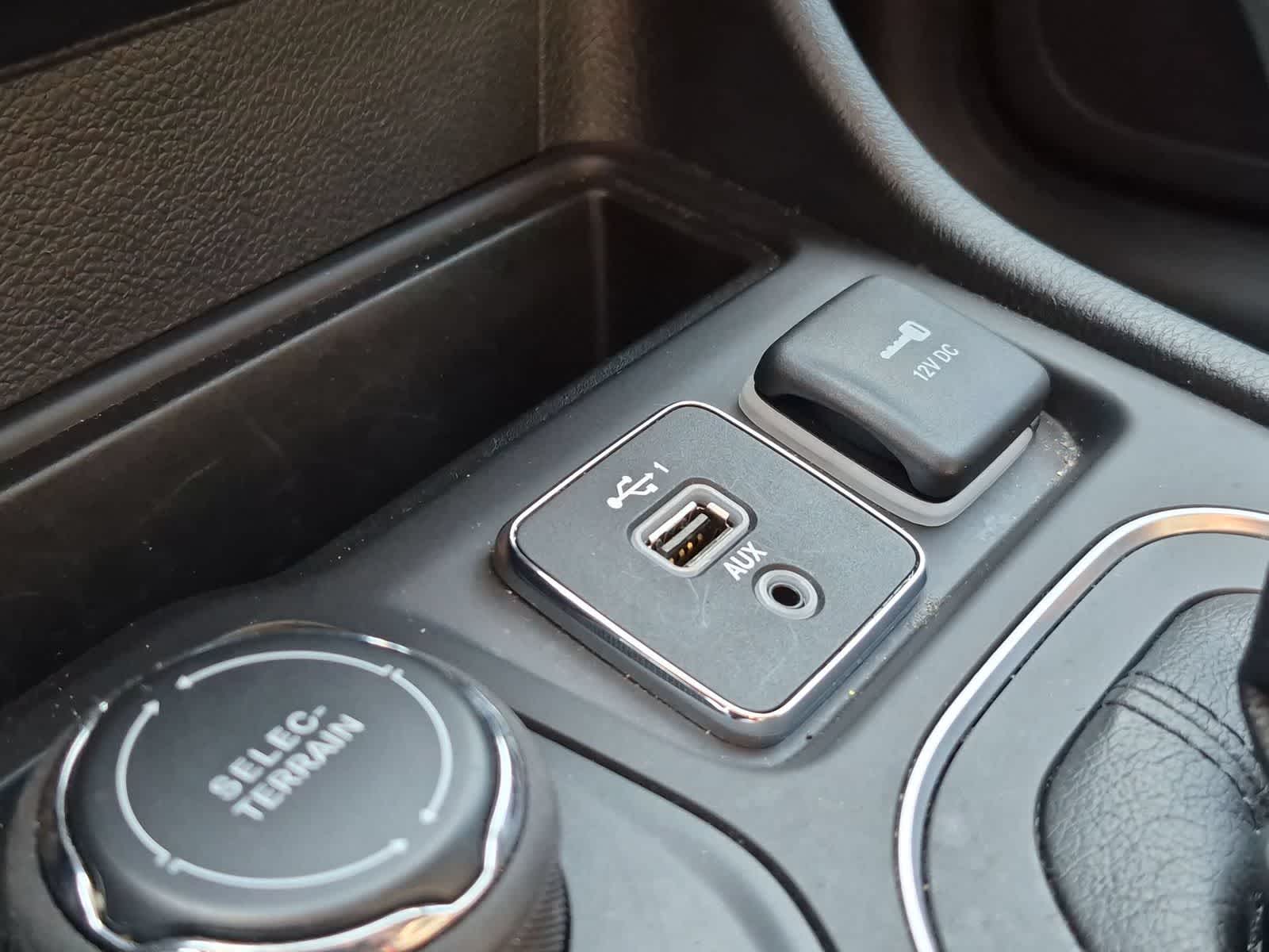 Thumbnail: 2022 Jeep Cherokee - 31