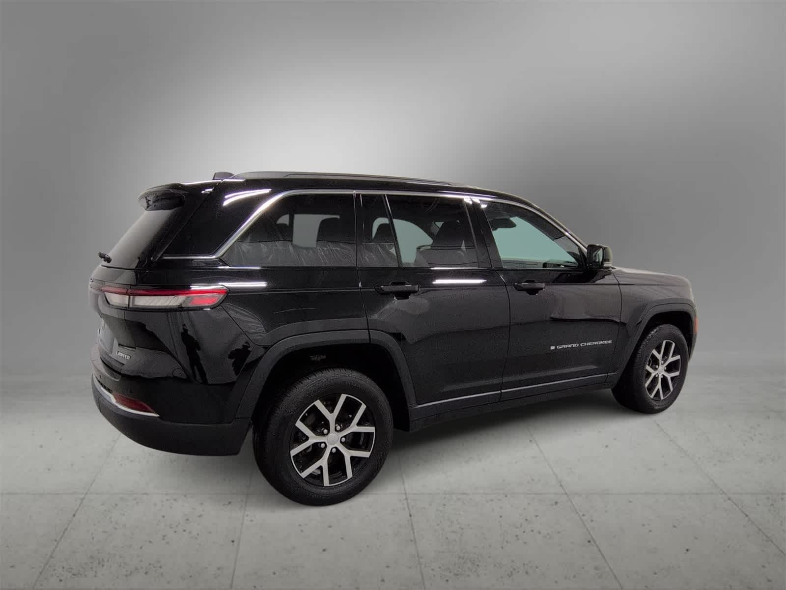 Thumbnail: 2023 Jeep Grand Cherokee - 8