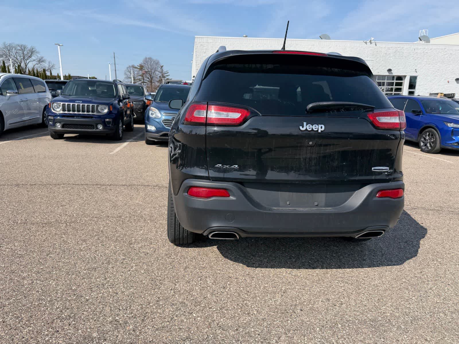 Thumbnail: 2015 Jeep Cherokee - 27