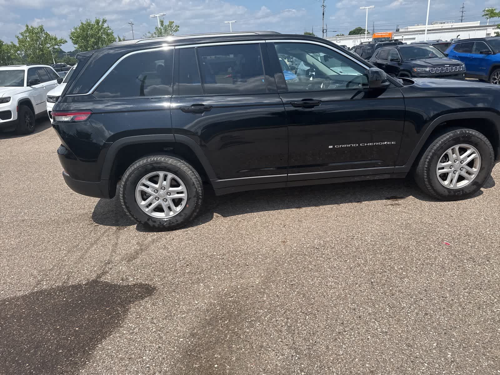 Thumbnail: 2023 Jeep Grand Cherokee - 12
