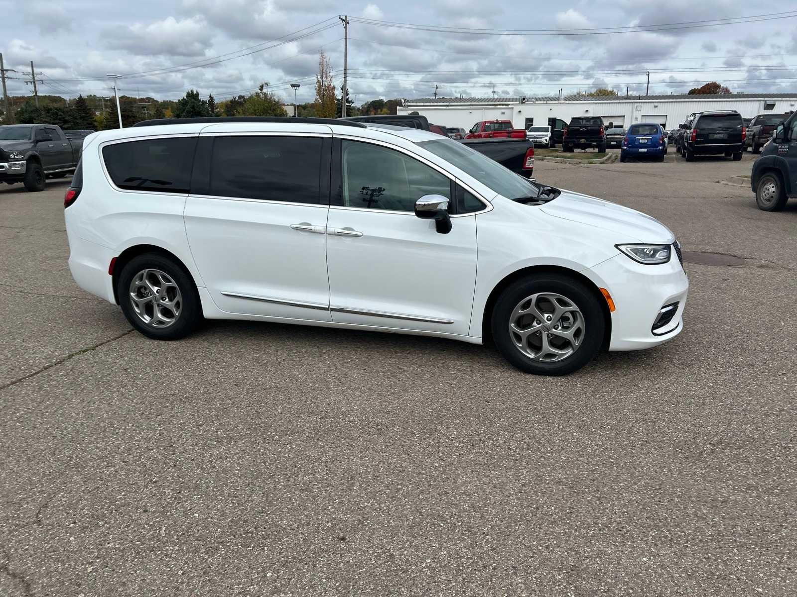 Thumbnail: 2023 Chrysler Pacifica - 14