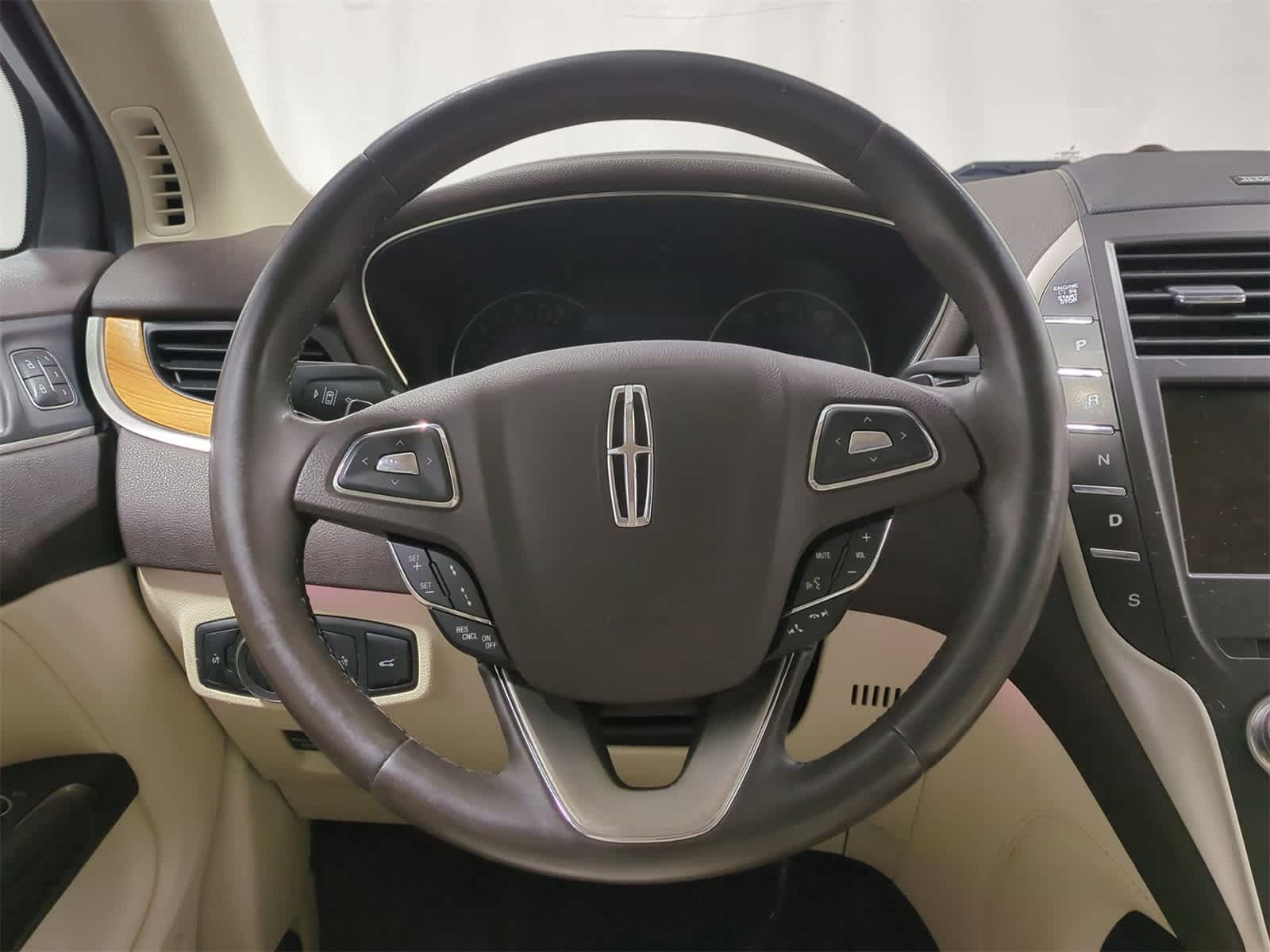 Thumbnail: 2015 Lincoln MKC - 25