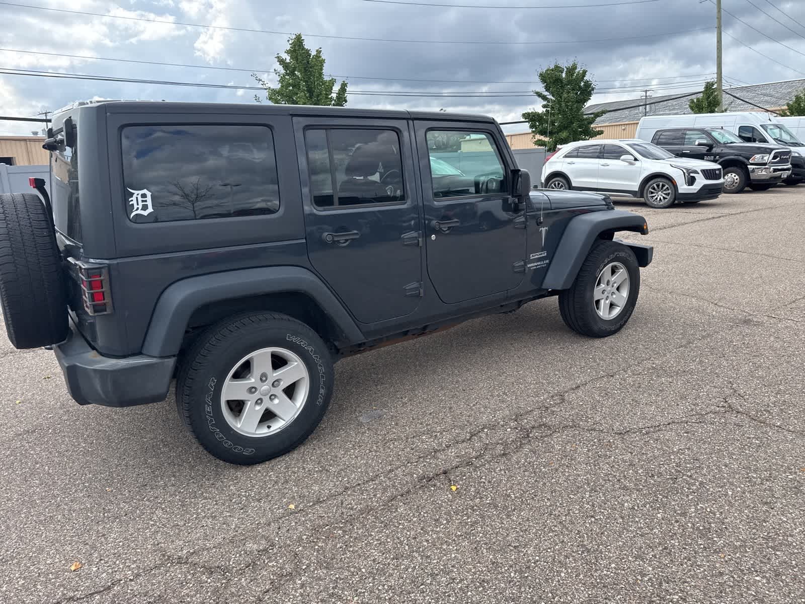 Thumbnail: 2017 Jeep Wrangler - 17