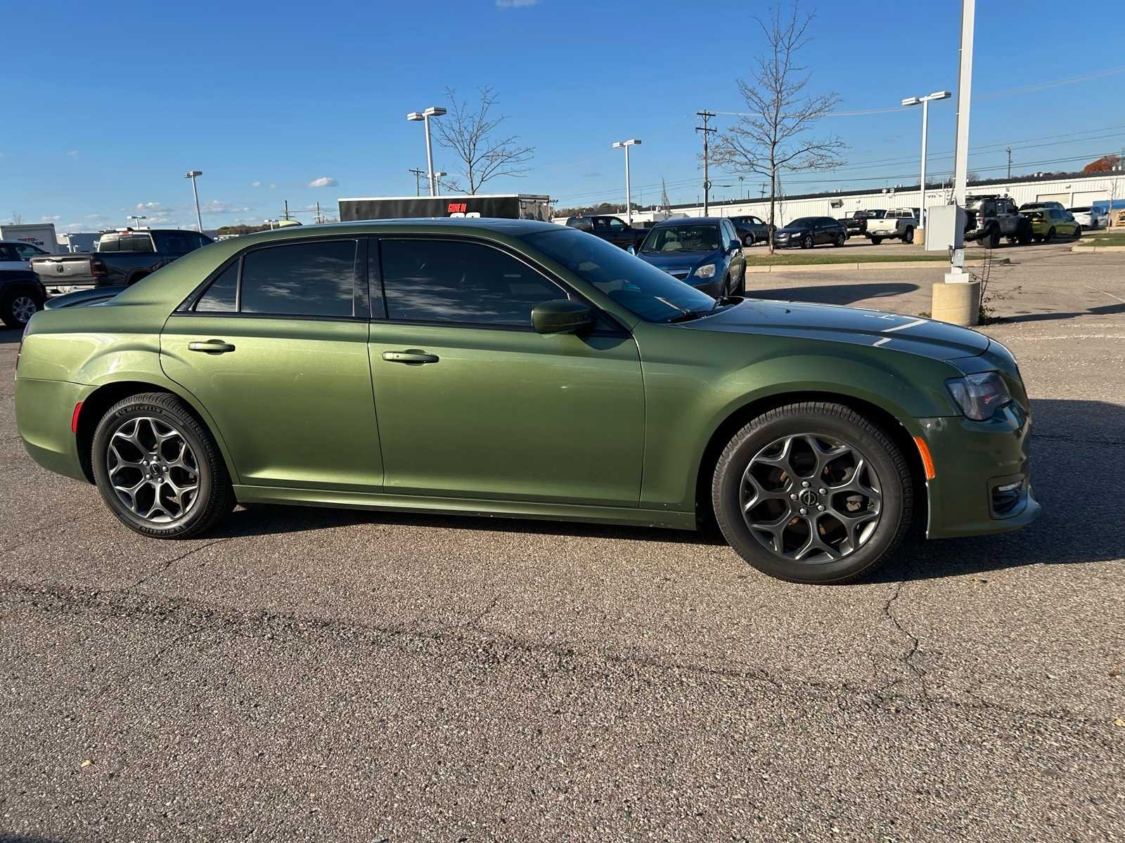 Thumbnail: 2018 Chrysler 300 - 14