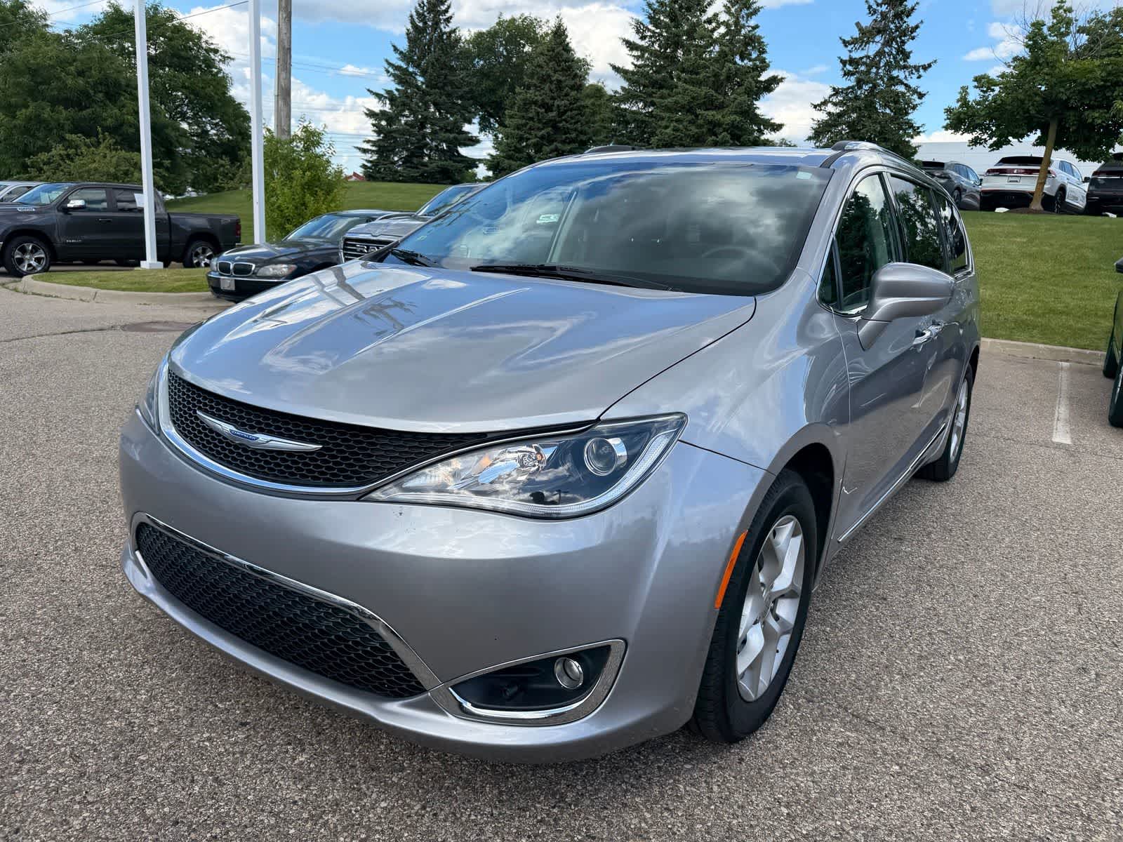 Thumbnail: 2018 Chrysler Pacifica - 3