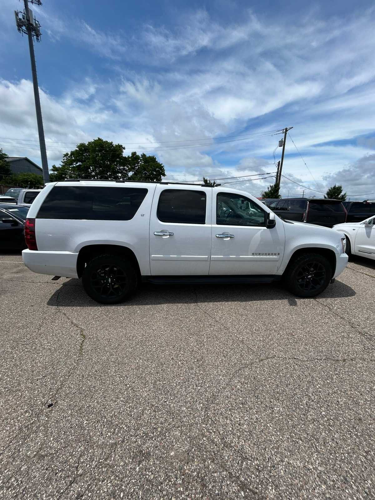 Thumbnail: 2008 Chevrolet Suburban - 12