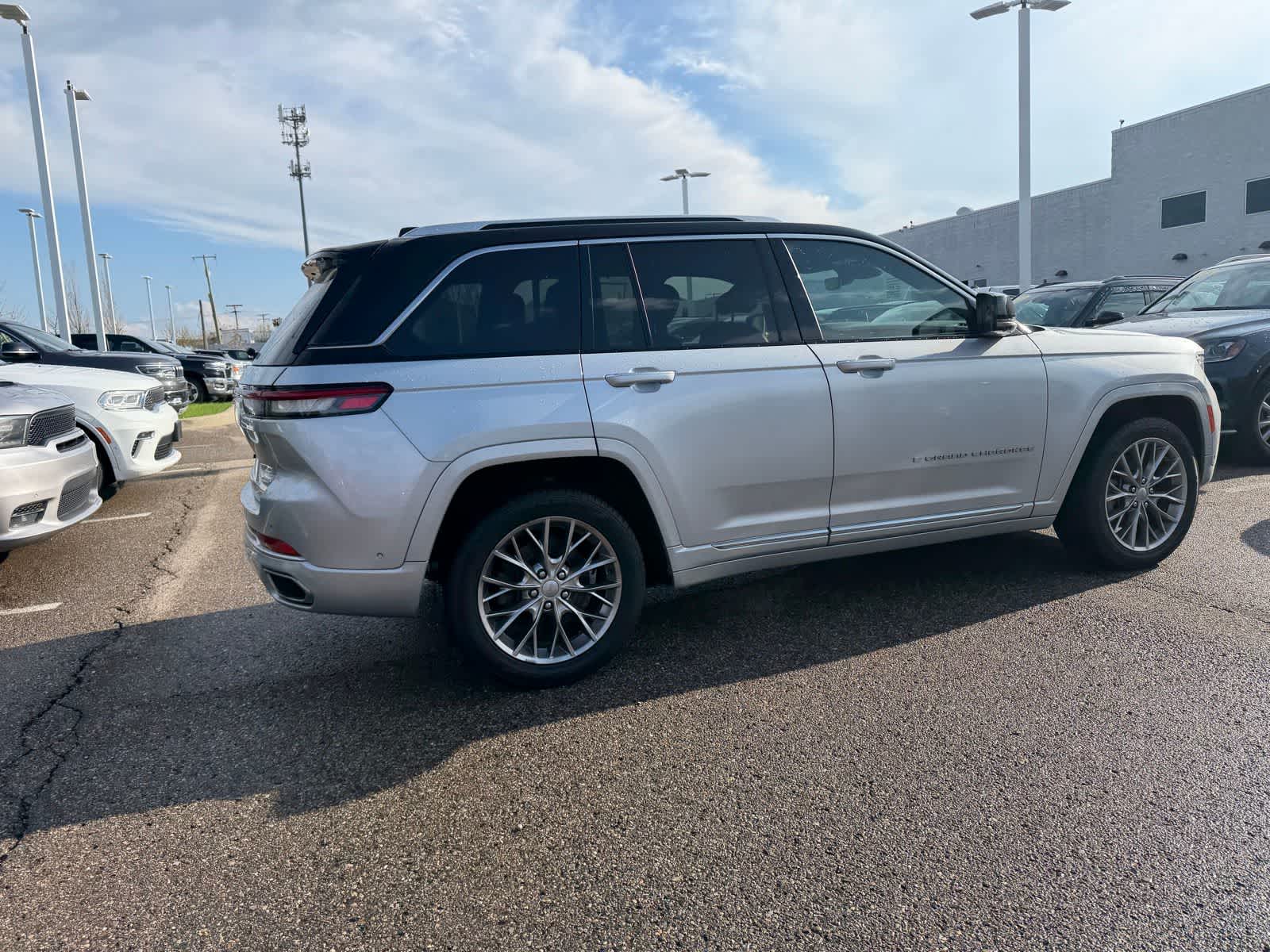 Thumbnail: 2022 Jeep Grand Cherokee - 15