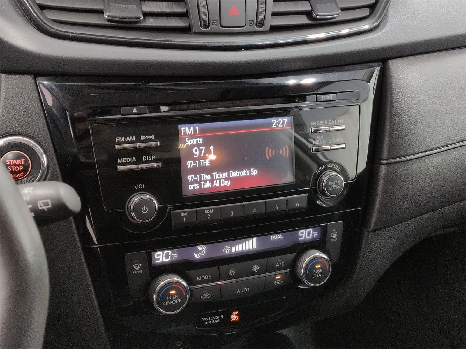 Thumbnail: 2017 Nissan Rogue - 29