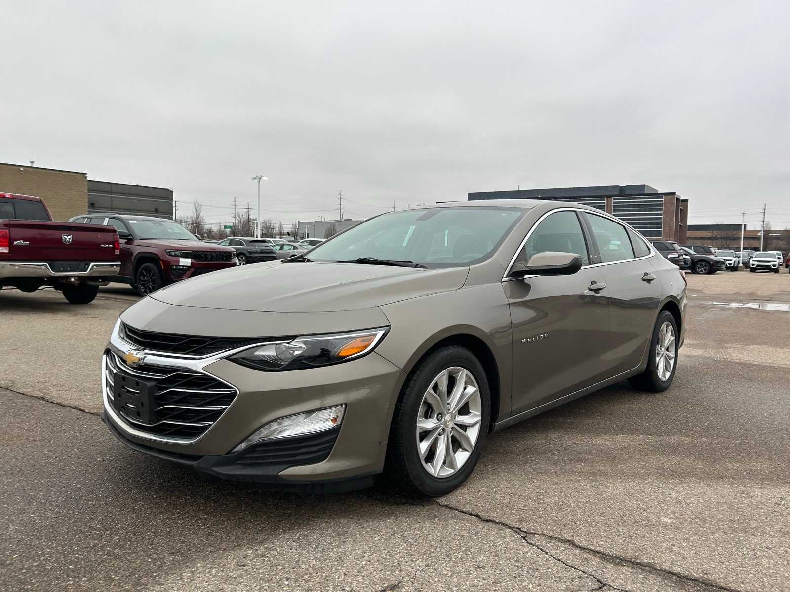 Thumbnail: 2020 Chevrolet Malibu - 4