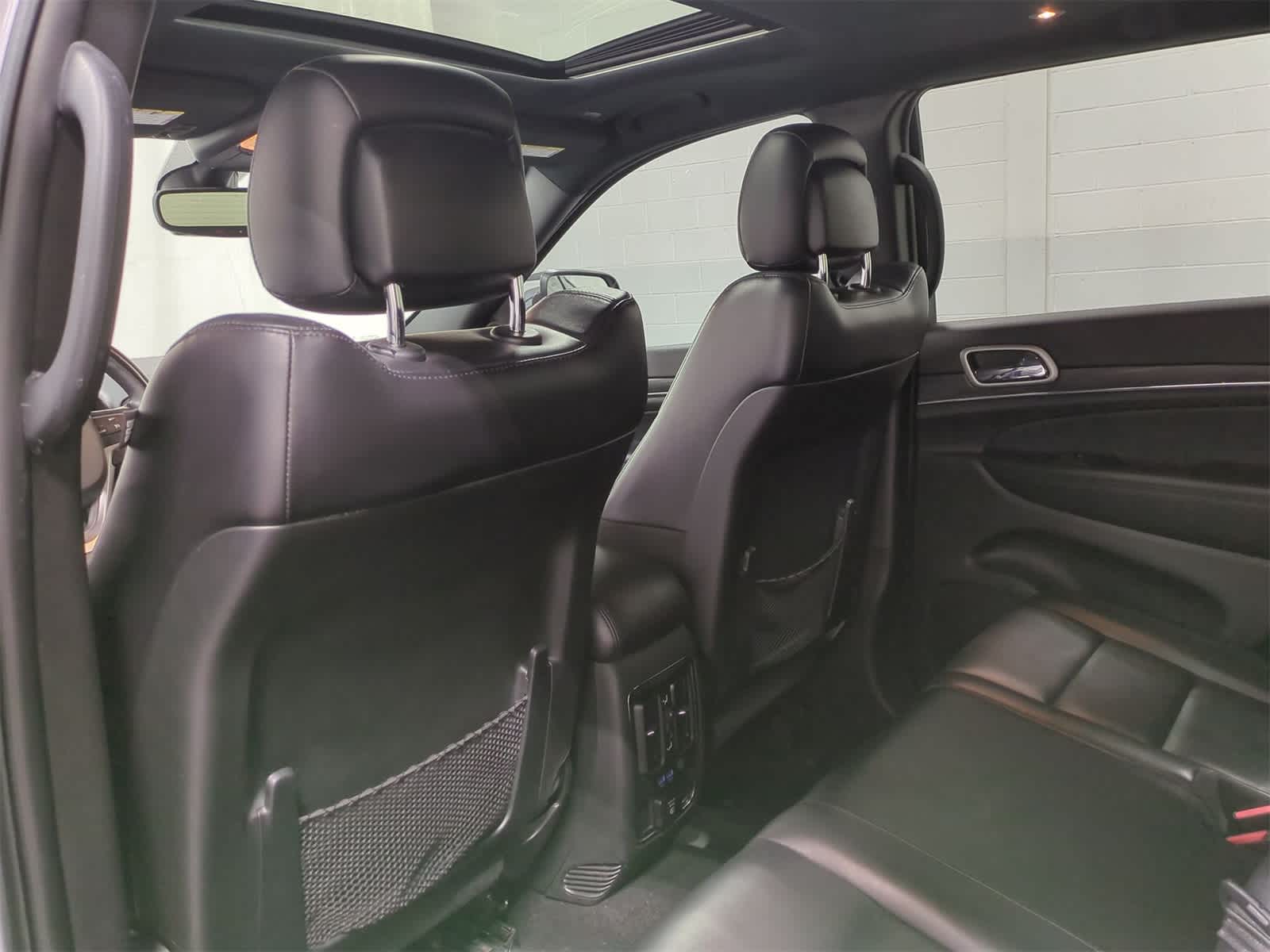 Thumbnail: 2021 Jeep Grand Cherokee - 19