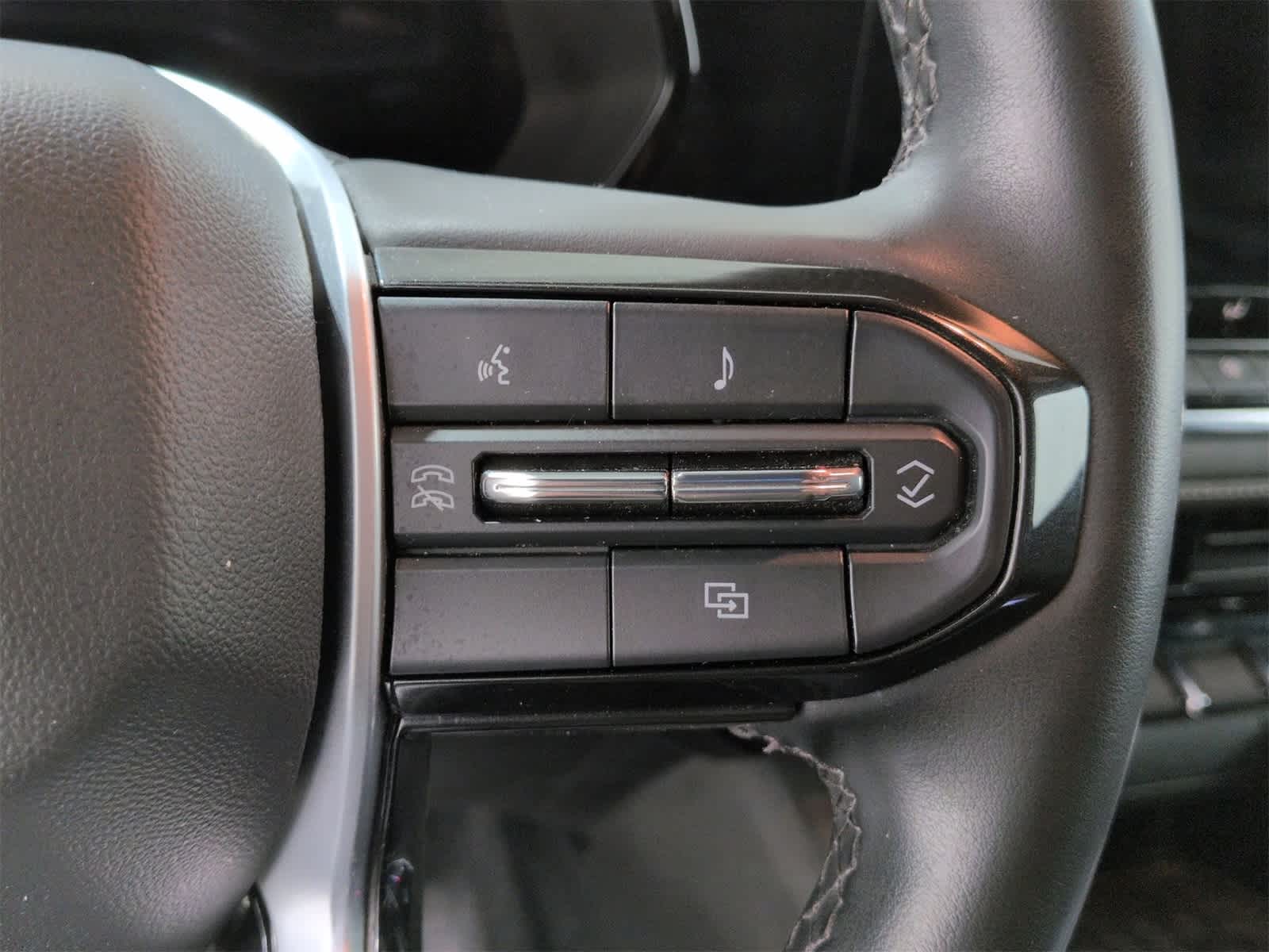 Thumbnail: 2023 Chevrolet Colorado - 25