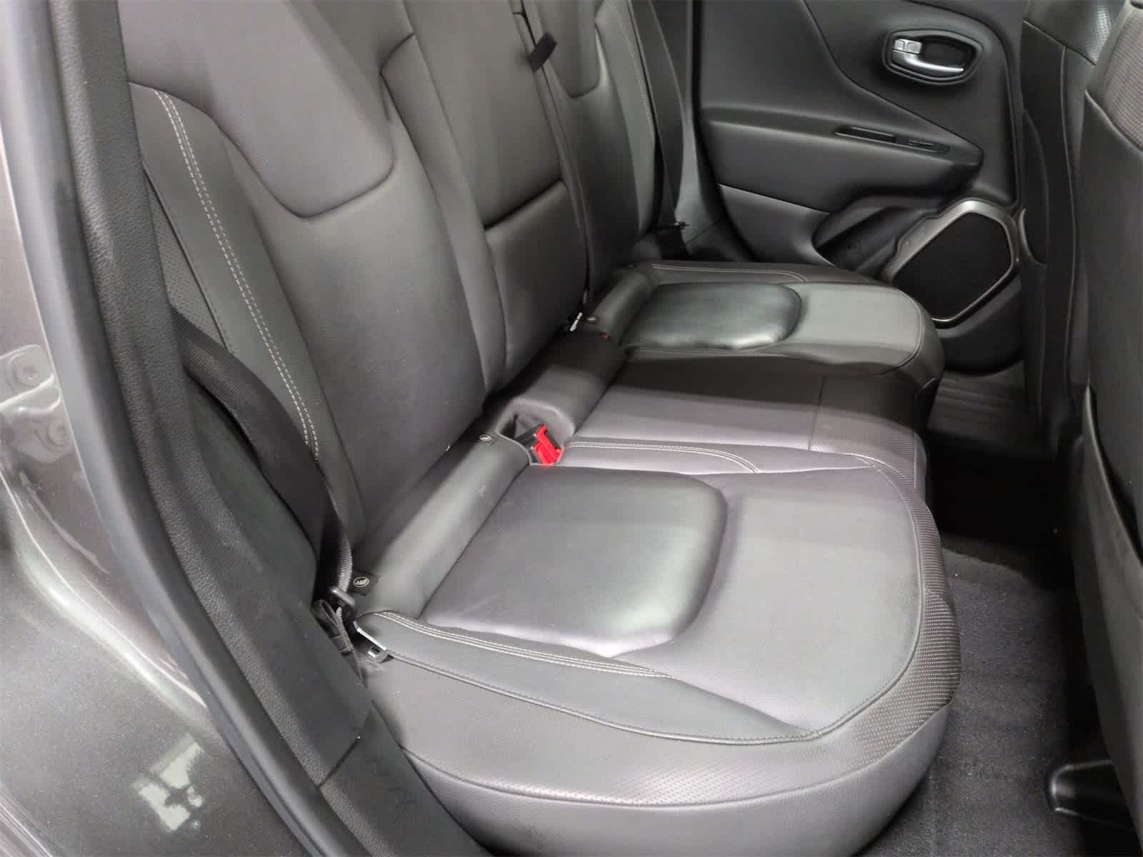 Thumbnail: 2019 Jeep Renegade - 21