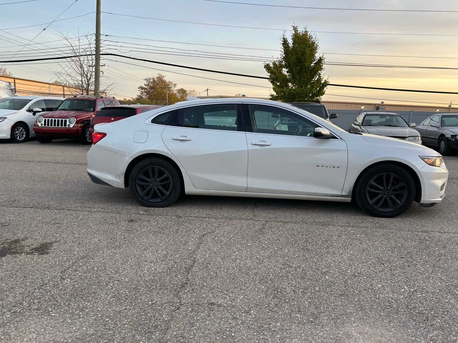 Thumbnail: 2016 Chevrolet Malibu - 12