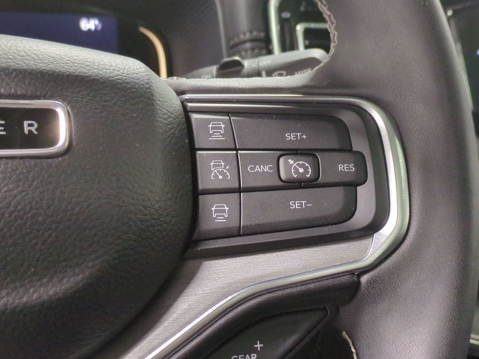 Thumbnail: 2023 Jeep Wagoneer - 25