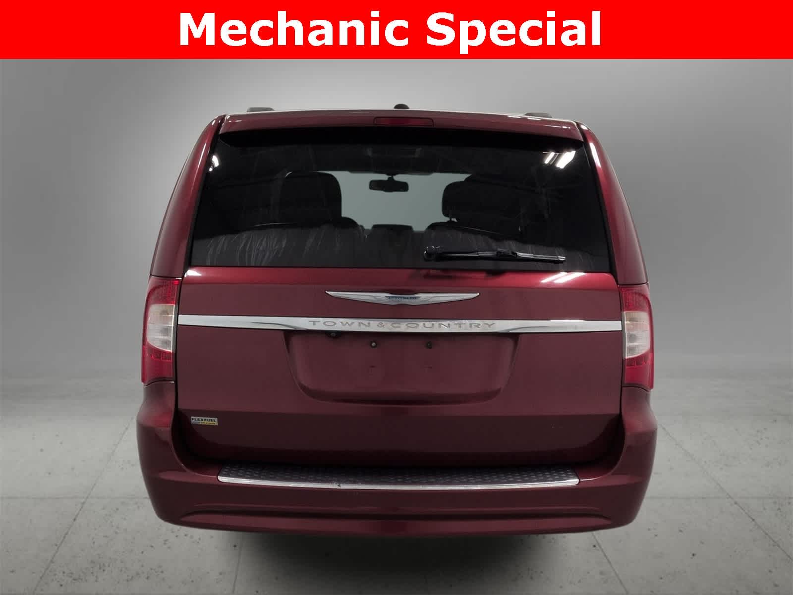 Thumbnail: 2012 Chrysler Town & Country - 7