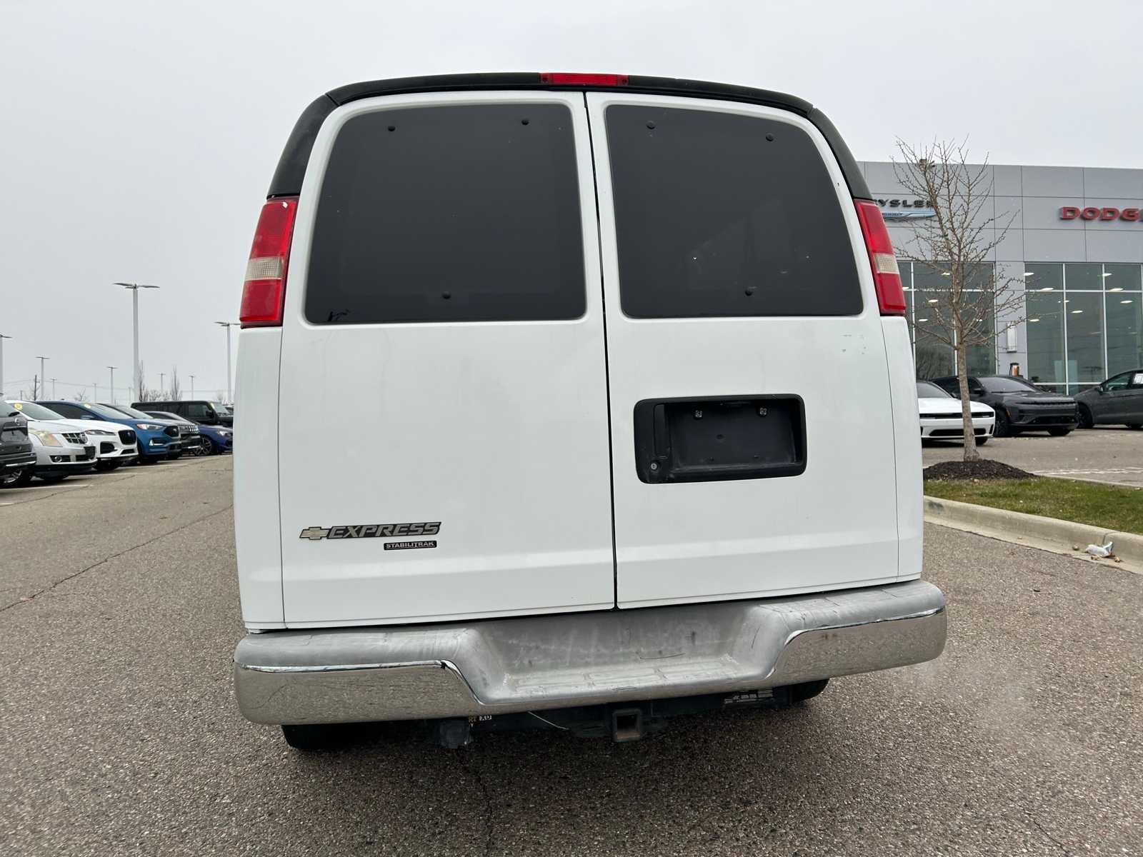 Thumbnail: 2016 Chevrolet Express - 21