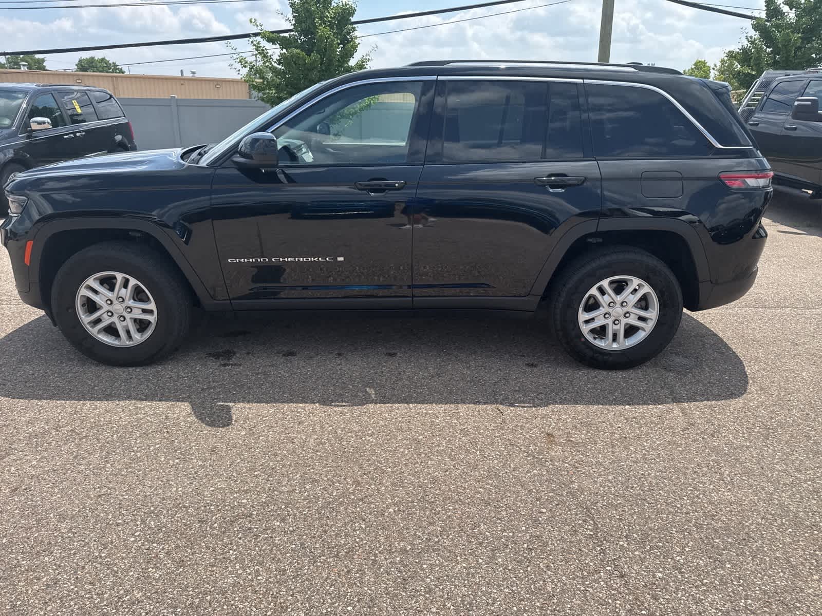 Thumbnail: 2023 Jeep Grand Cherokee - 25