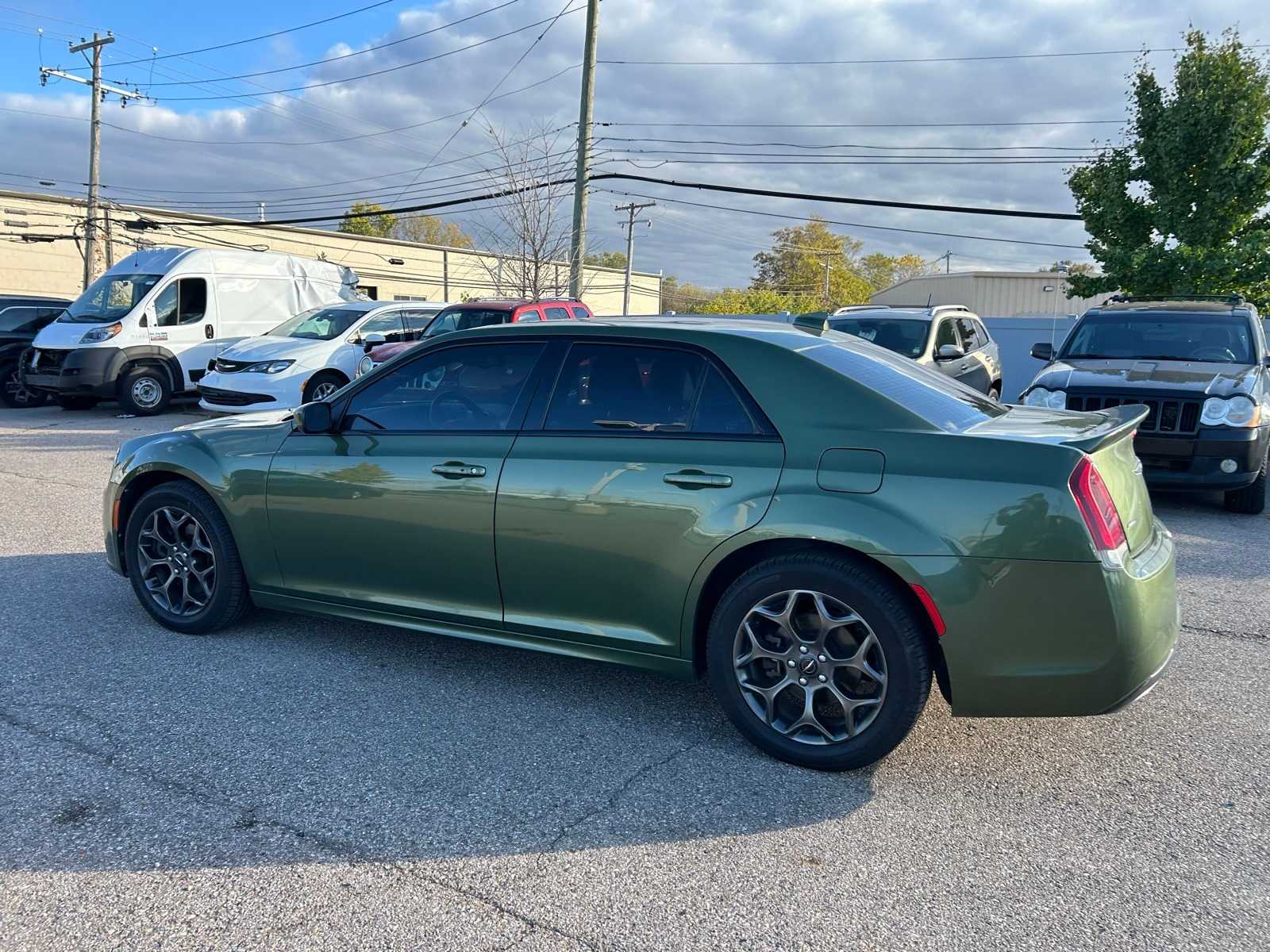 Thumbnail: 2018 Chrysler 300 - 24