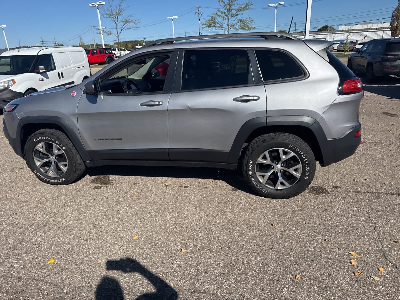 Thumbnail: 2018 Jeep Cherokee - 28