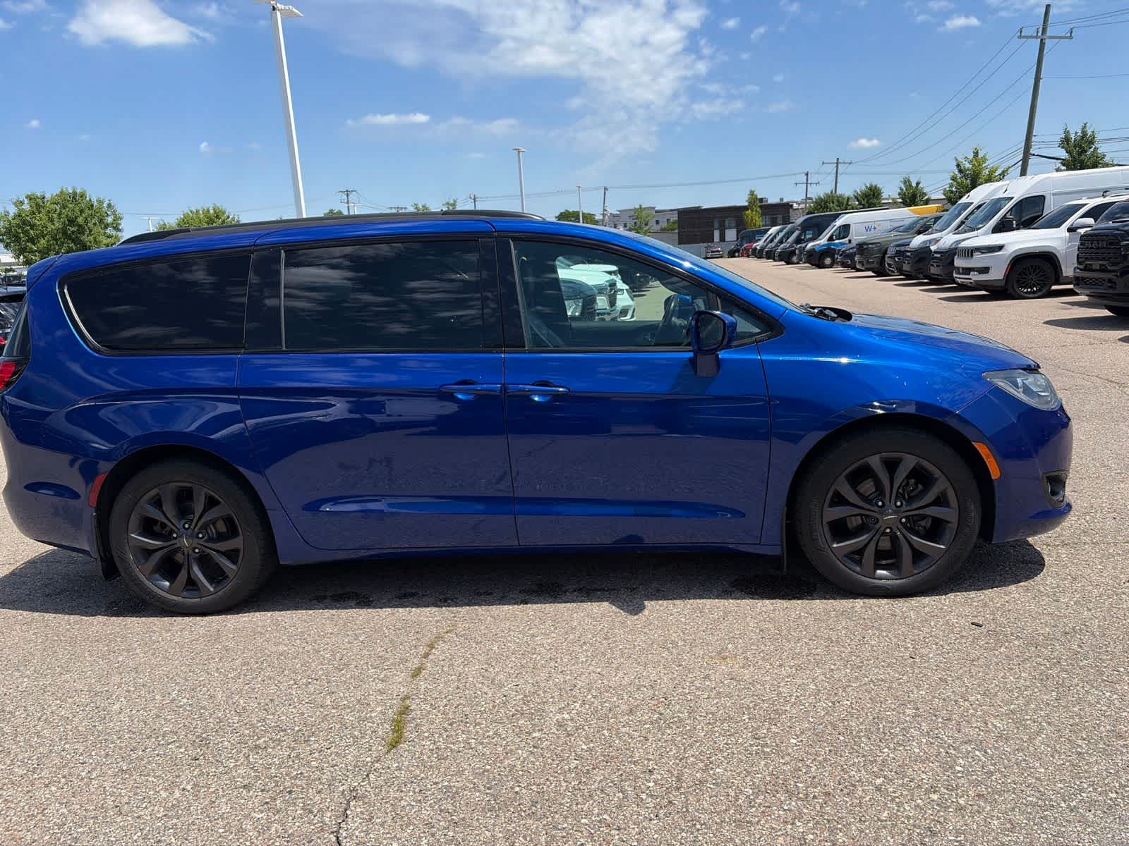 Thumbnail: 2019 Chrysler Pacifica - 4
