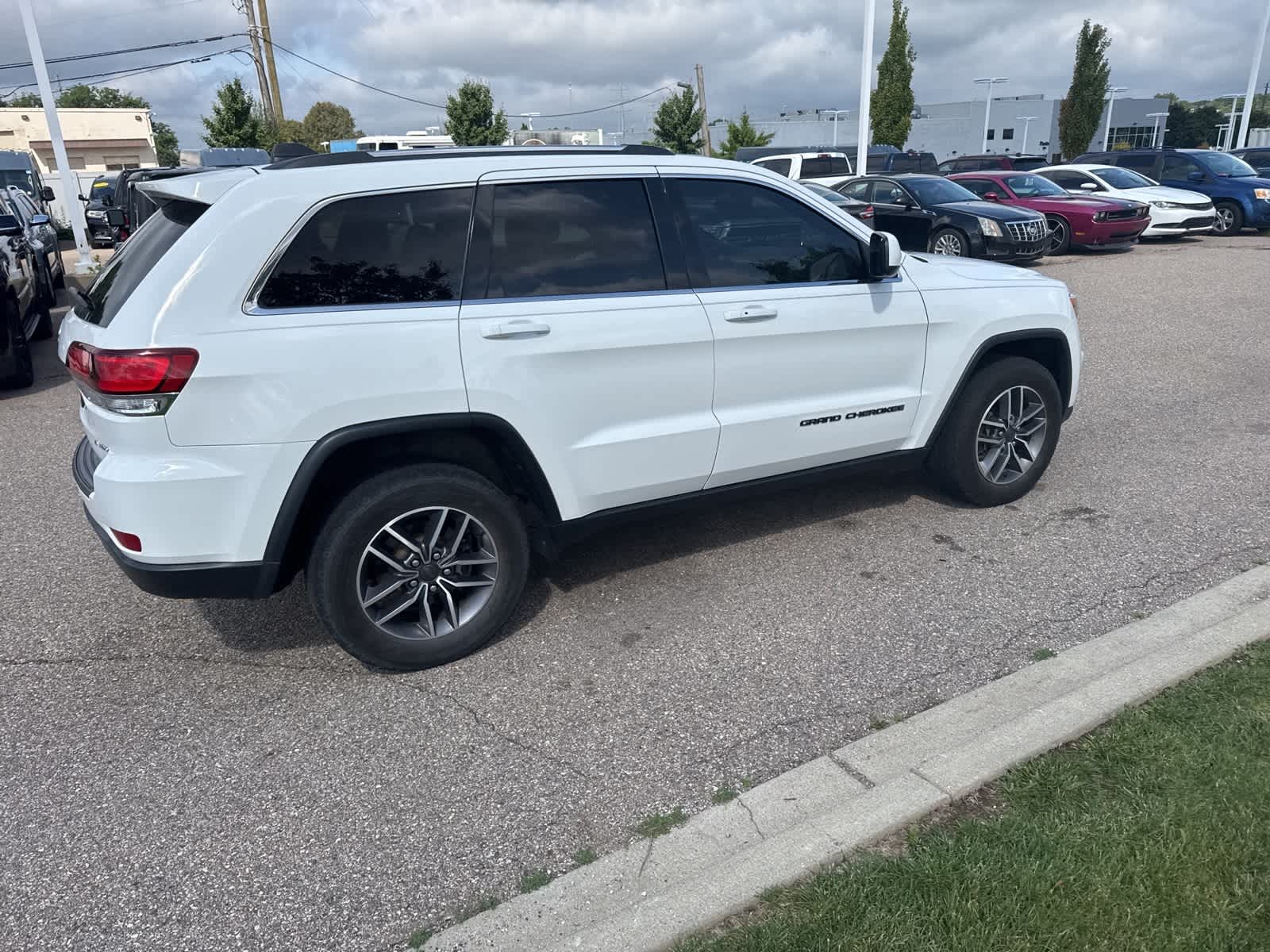 Thumbnail: 2020 Jeep Grand Cherokee - 17