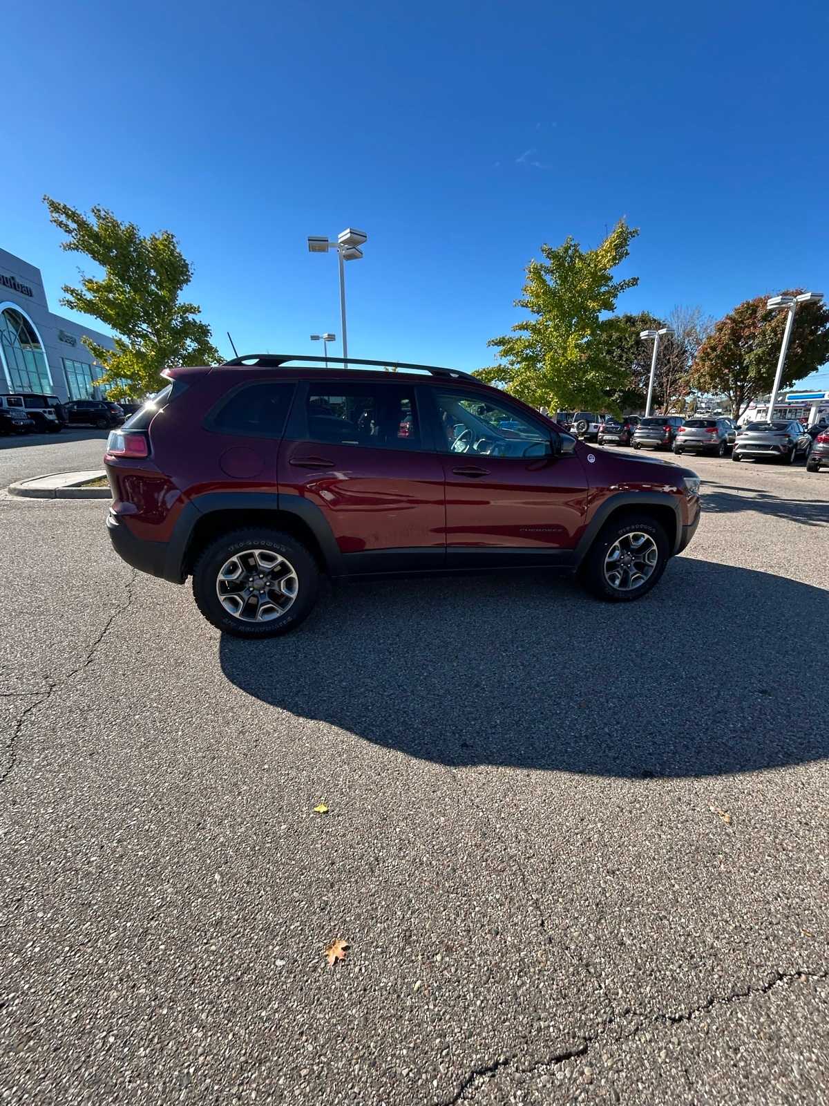 Thumbnail: 2019 Jeep Cherokee - 15