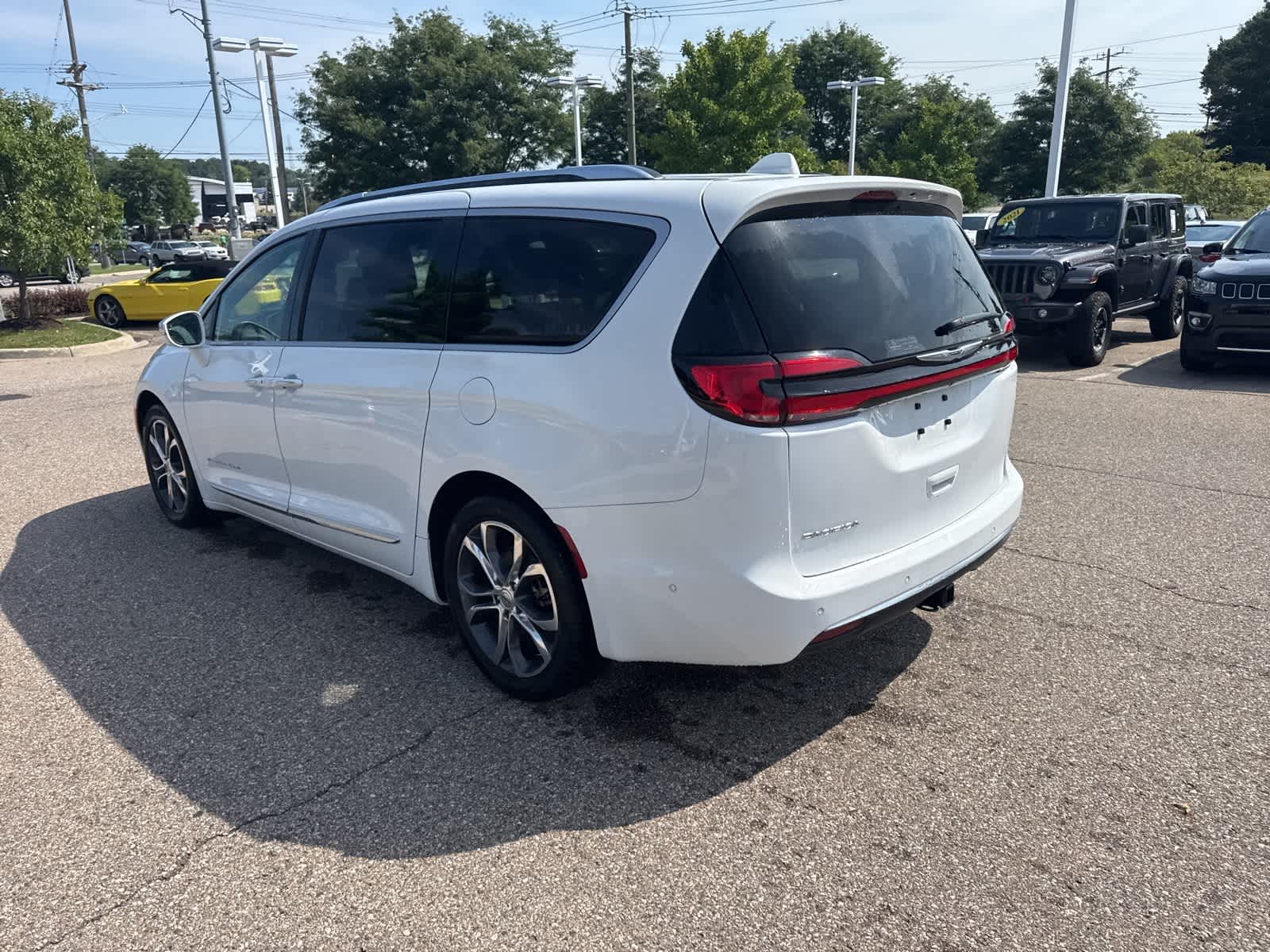 Thumbnail: 2022 Chrysler Pacifica - 20