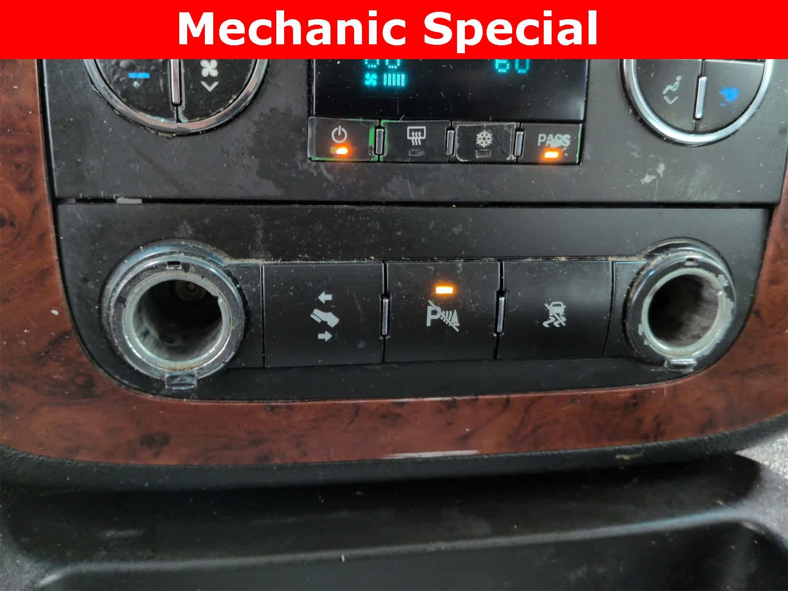 Thumbnail: 2011 Chevrolet Suburban - 31