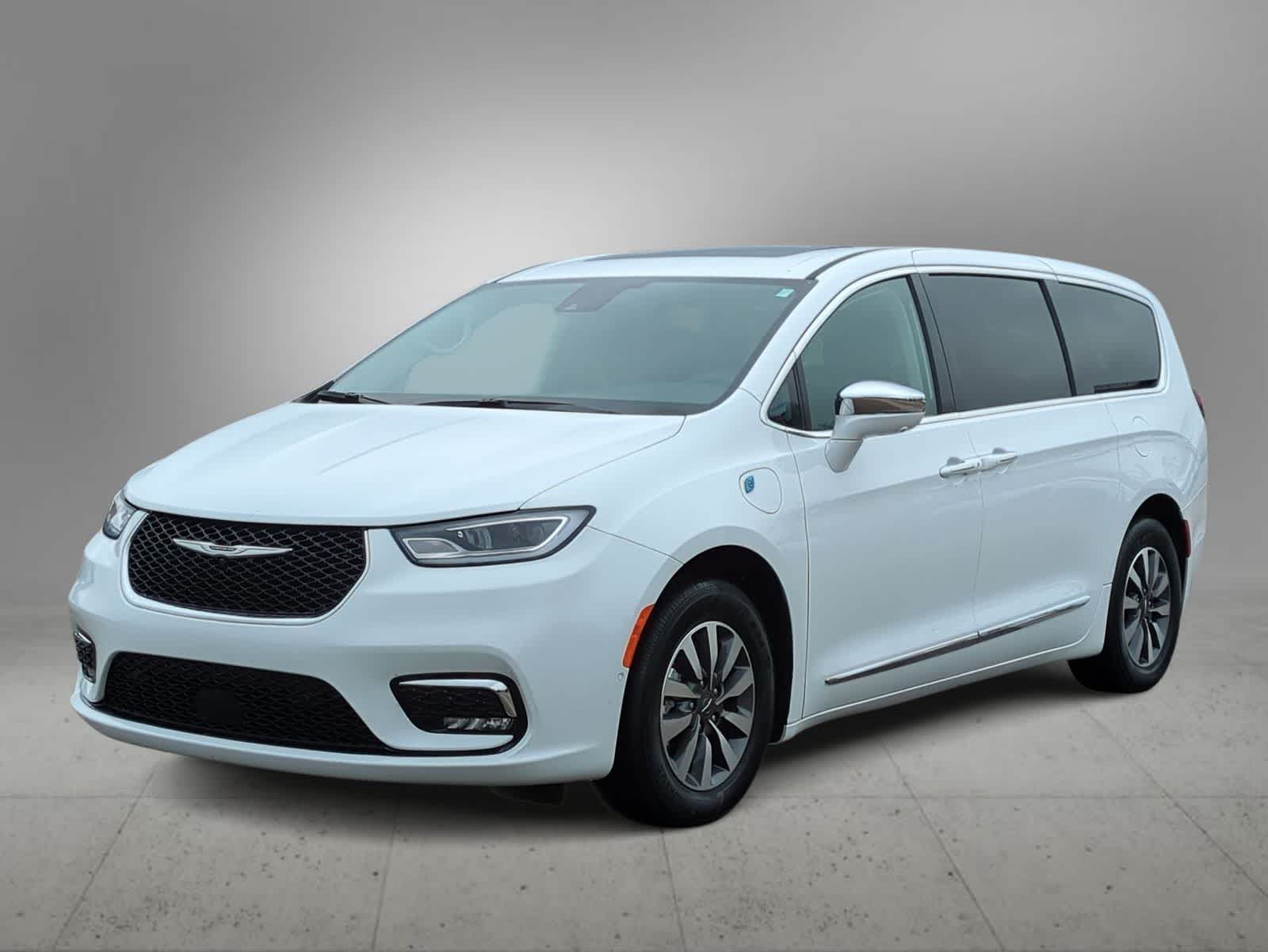 Thumbnail: 2022 Chrysler Pacifica - 4