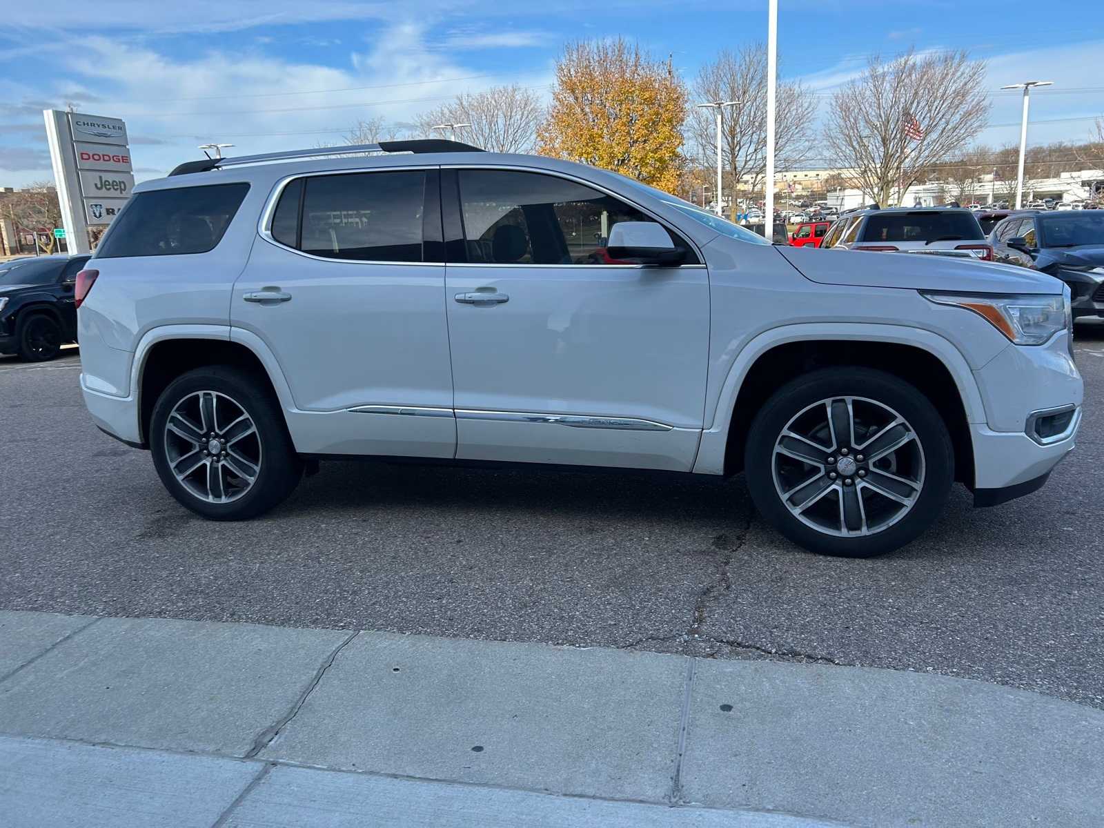 Thumbnail: 2019 GMC Acadia - 10