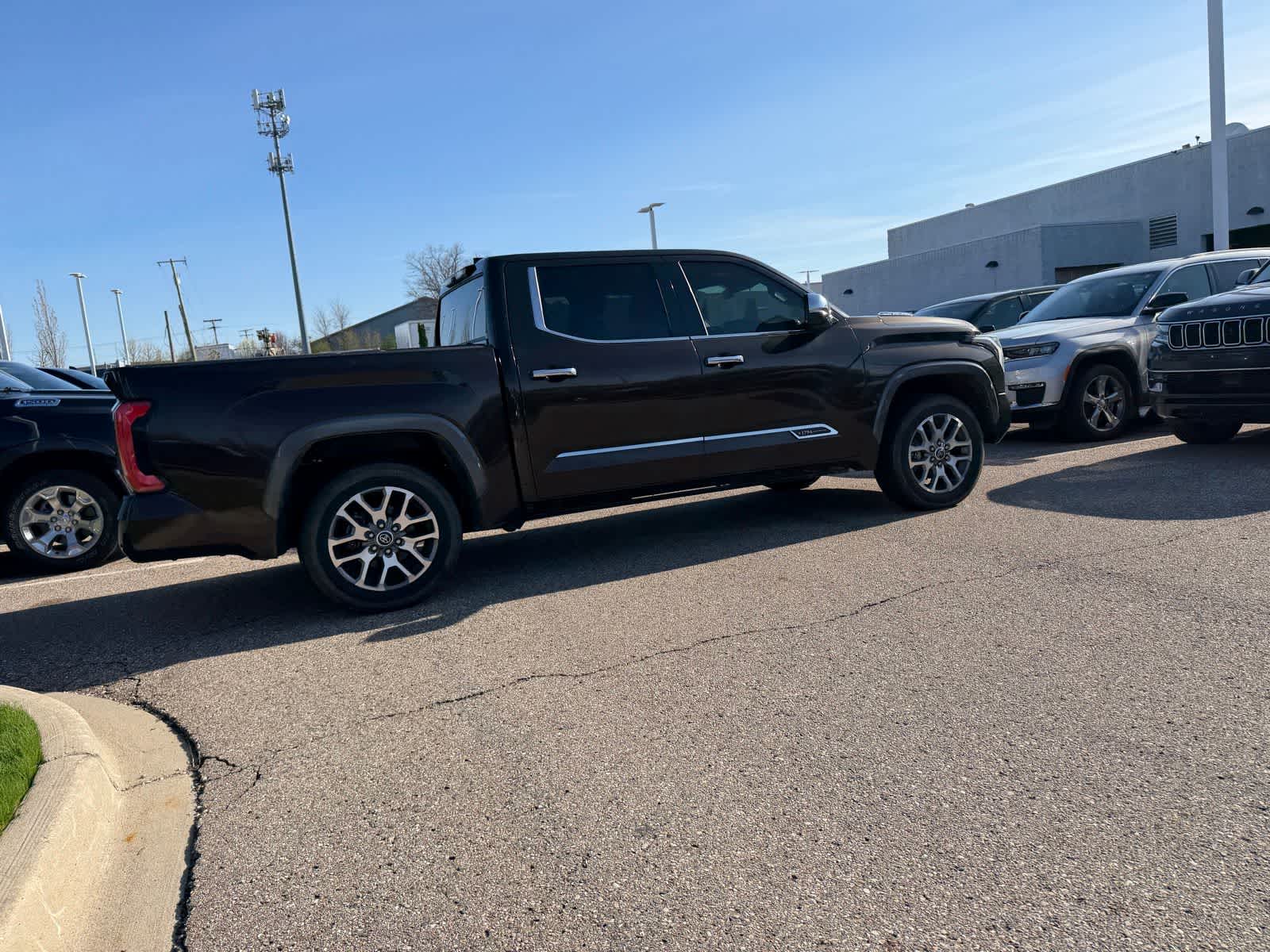 Thumbnail: 2022 Toyota Tundra - 18
