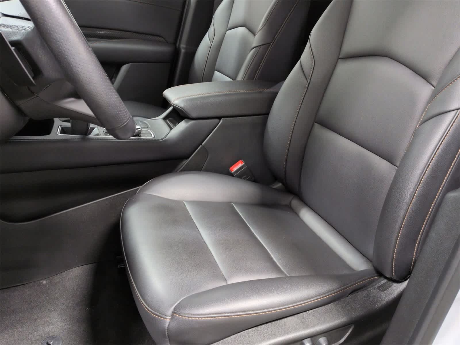 Thumbnail: 2022 Cadillac XT4 - 17