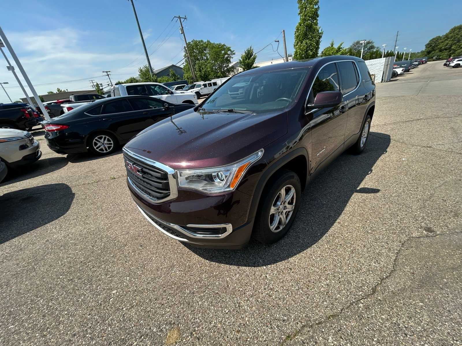 2017 GMC Acadia SLE Hero Image