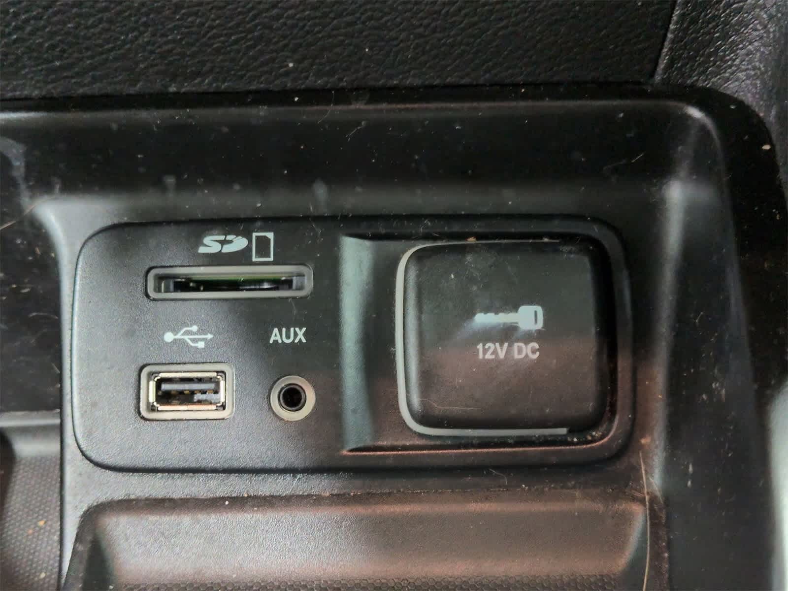 Thumbnail: 2014 Jeep Cherokee - 30