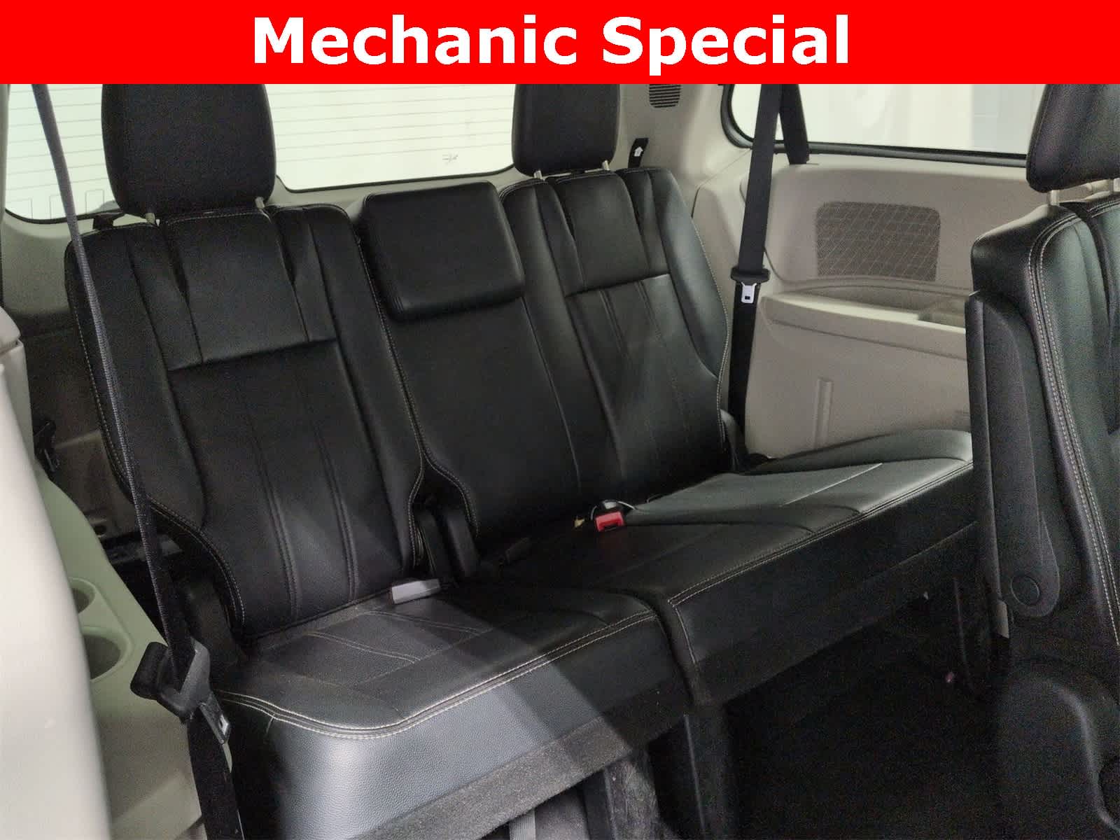 Thumbnail: 2012 Chrysler Town & Country - 37