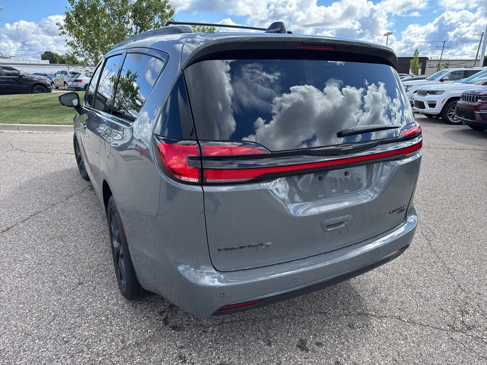 Thumbnail: 2023 Chrysler Pacifica - 20