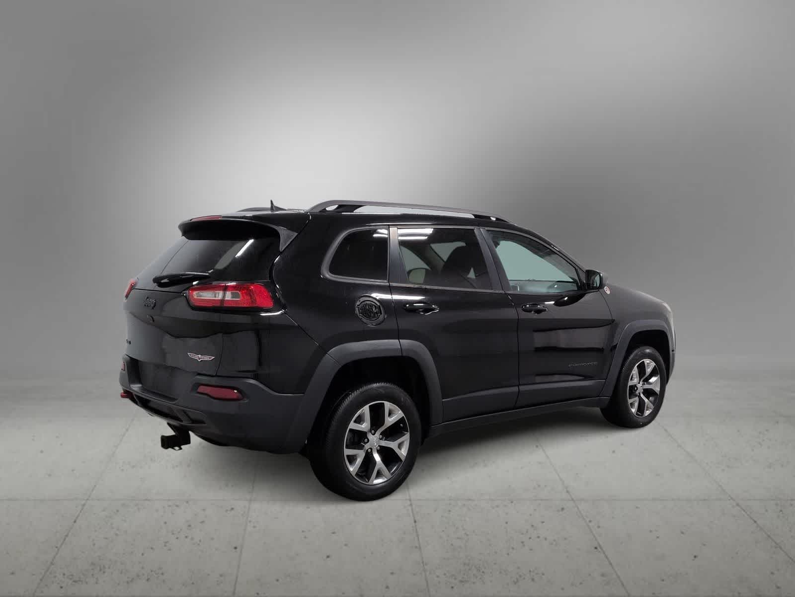 Thumbnail: 2017 Jeep Cherokee - 8