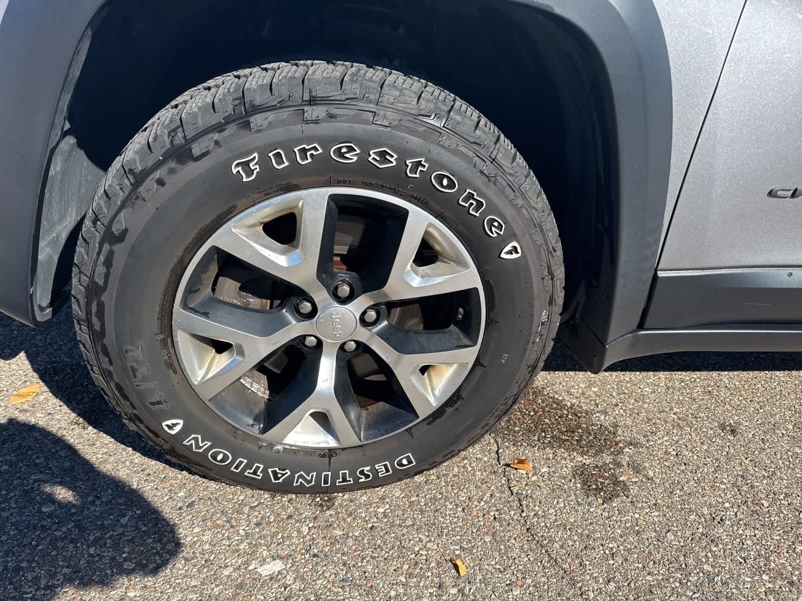 Thumbnail: 2018 Jeep Cherokee - 30
