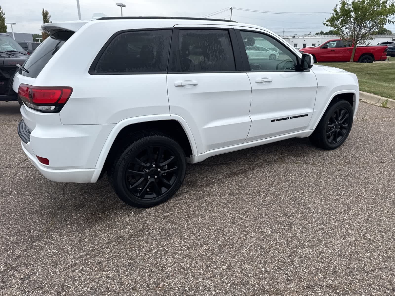 Thumbnail: 2022 Jeep Grand Cherokee - 14