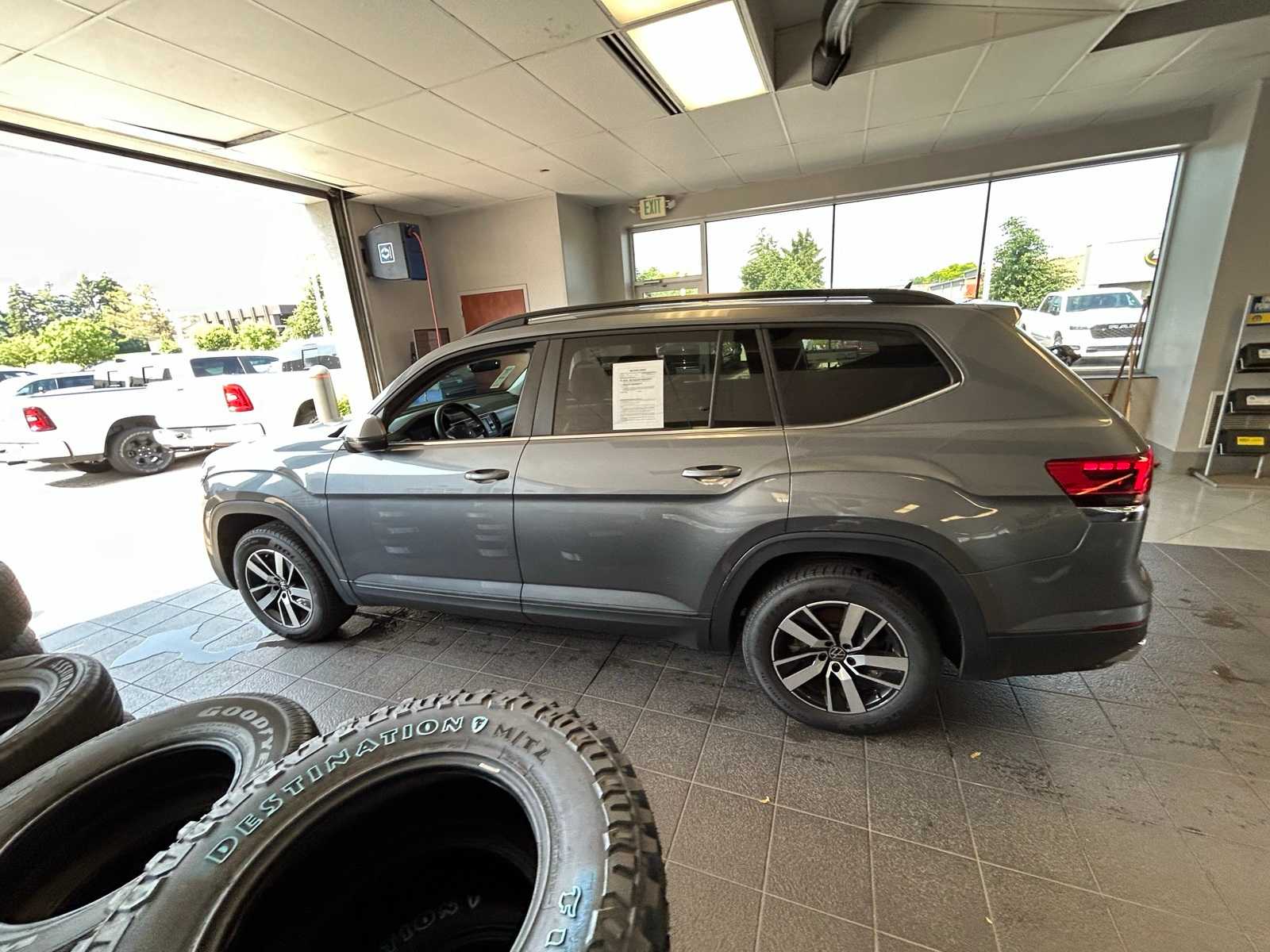 Thumbnail: 2022 Volkswagen Atlas - 24