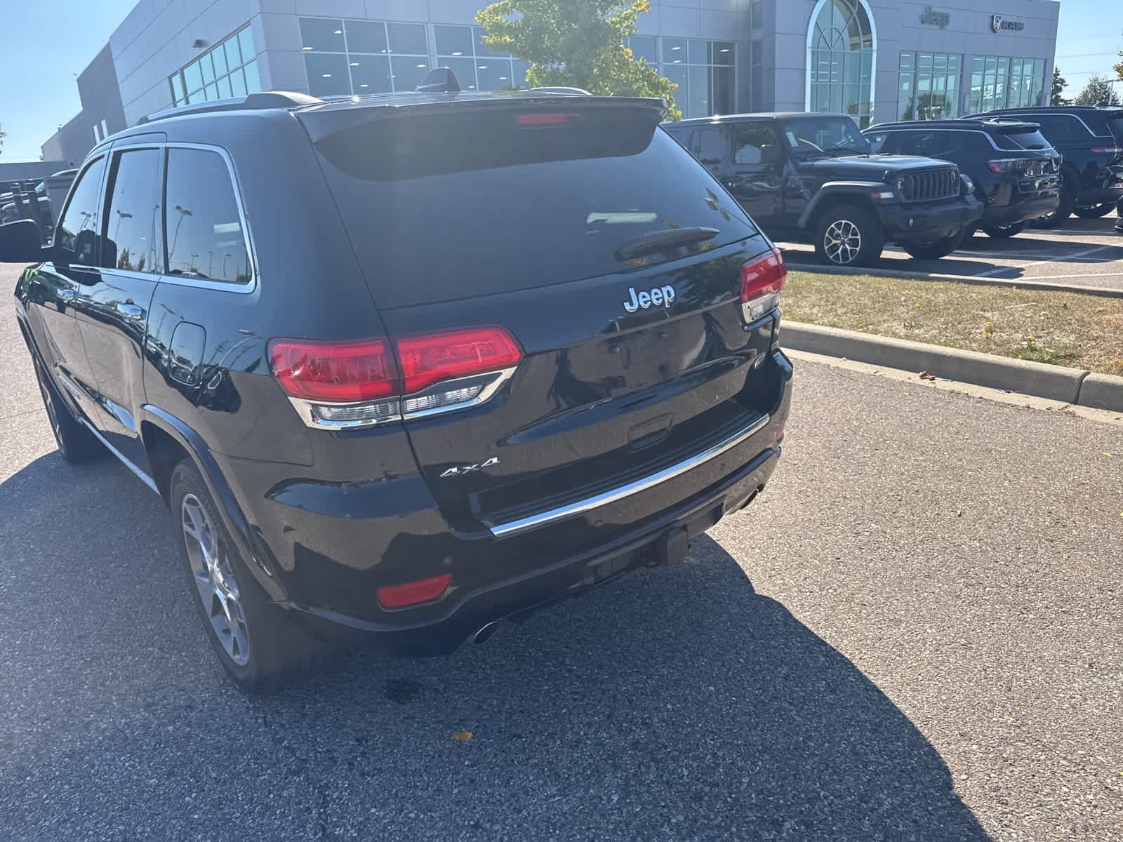 Thumbnail: 2020 Jeep Grand Cherokee - 21