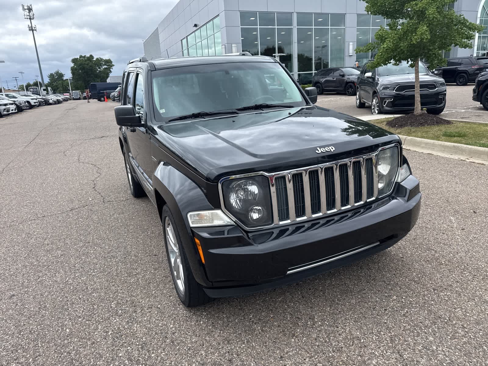 Thumbnail: 2012 Jeep Liberty - 6