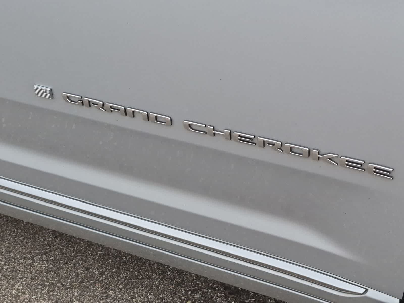 Thumbnail: 2022 Jeep Grand Cherokee - 20