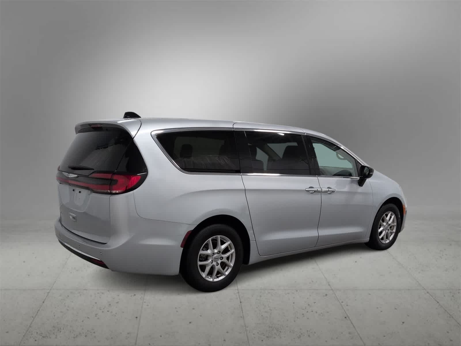 Thumbnail: 2024 Chrysler Pacifica - 8