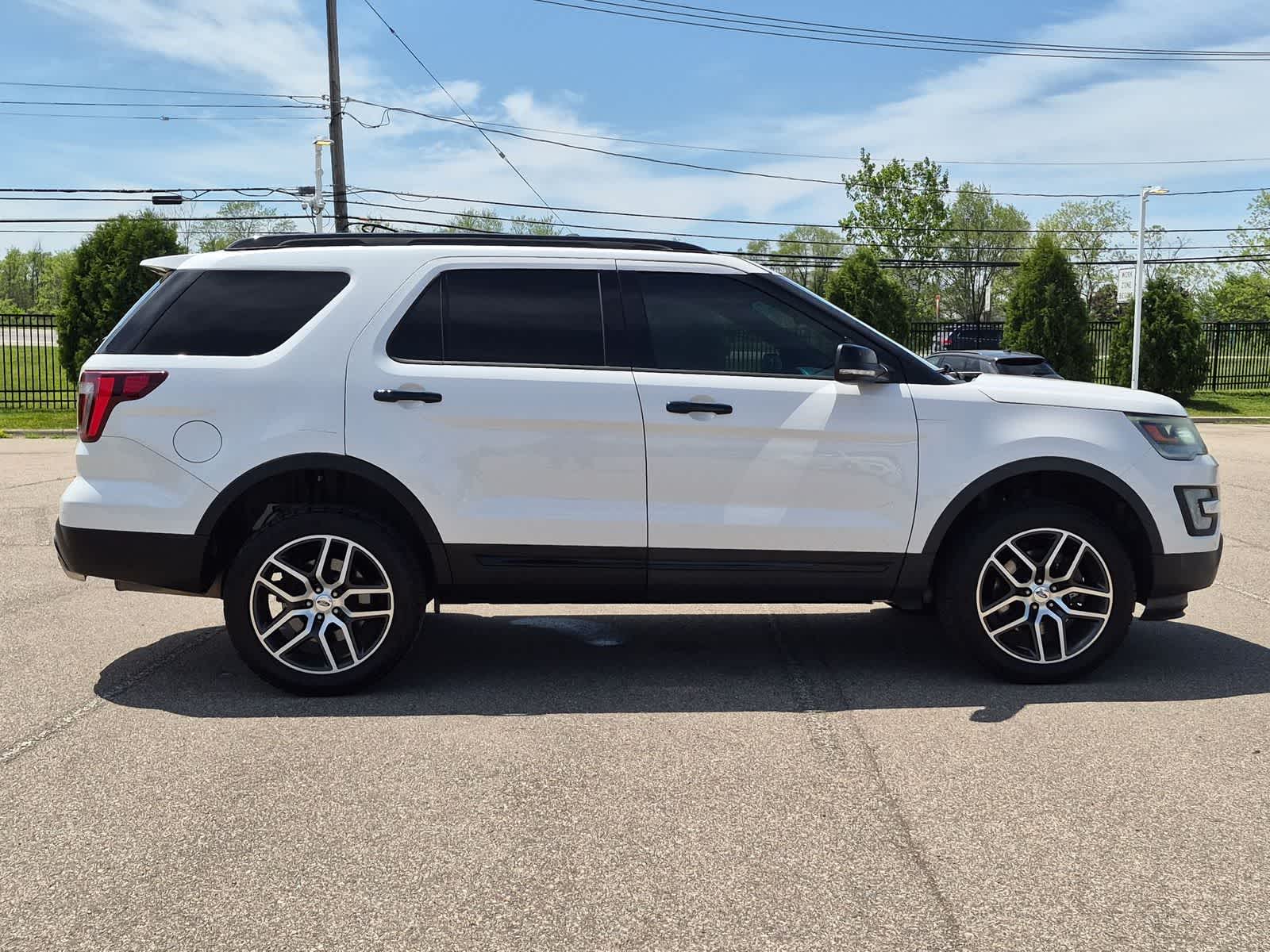 Thumbnail: 2016 Ford Explorer - 15